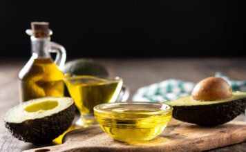 Lợi ích của dầu bơ đối với sức khỏe Dầu bơ nhìn chung an toàn với đa số mọi người nhưng vẫn có một số điểm cần lưu ý