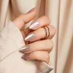 màu sơn móng tay Màu sâm panh