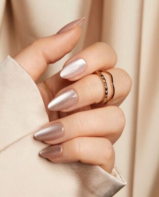 màu sơn móng tay Màu sâm panh