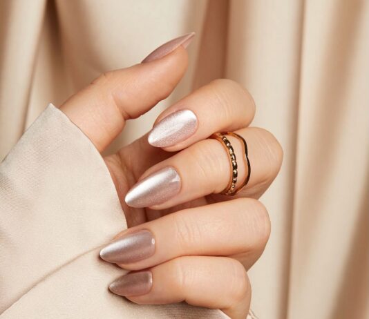 màu sơn móng tay Màu sâm panh