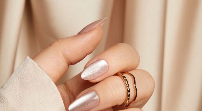 màu sơn móng tay Màu sâm panh