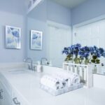 màu sơn phòng tắm thịnh hành trong năm 2026 Màu xanh tím