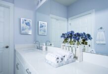 5 màu sơn phòng tắm sẽ thịnh hành trong năm 2026 màu sơn phòng tắm thịnh hành trong năm 2026 Màu xanh tím