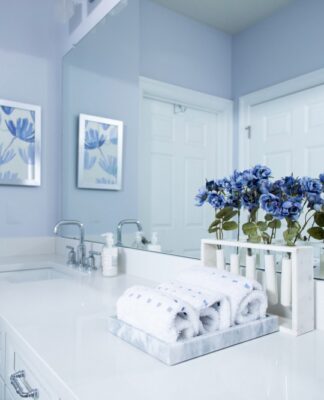 màu sơn phòng tắm thịnh hành trong năm 2026 Màu xanh tím