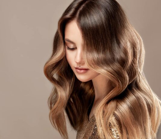 Những màu tóc được đoán sẽ “gây sốt” năm 2026: Tự nhiên, tinh tế và dễ ứng dụng Màu tóc chuyển tiếp mềm mại, tự nhiên