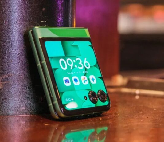 Điện thoại Motorola Razr phiên bản World Cup 2026 (Ảnh: Internet)