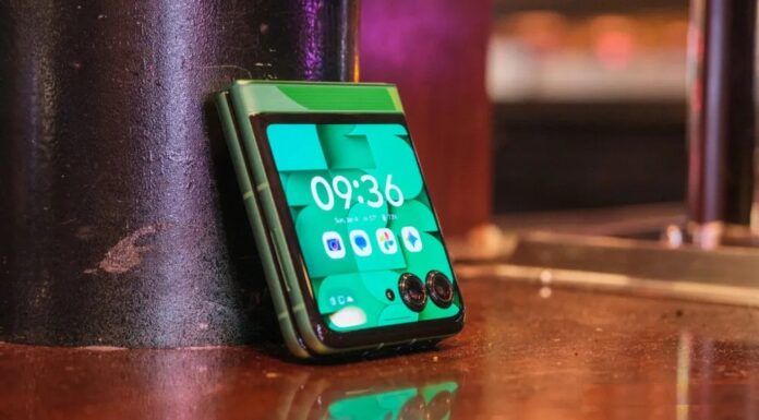 Điện thoại Motorola Razr phiên bản World Cup 2026 (Ảnh: Internet)