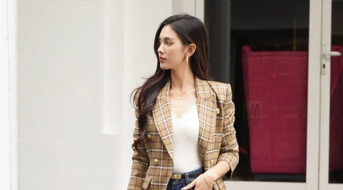 Quần jeans kết hợp áo blazer