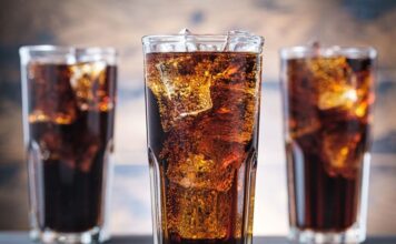 Uống soda ăn kiêng thường xuyên ảnh hưởng đến sức khỏe gan như thế nào? Mất cân bằng hệ vi sinh đường ruột