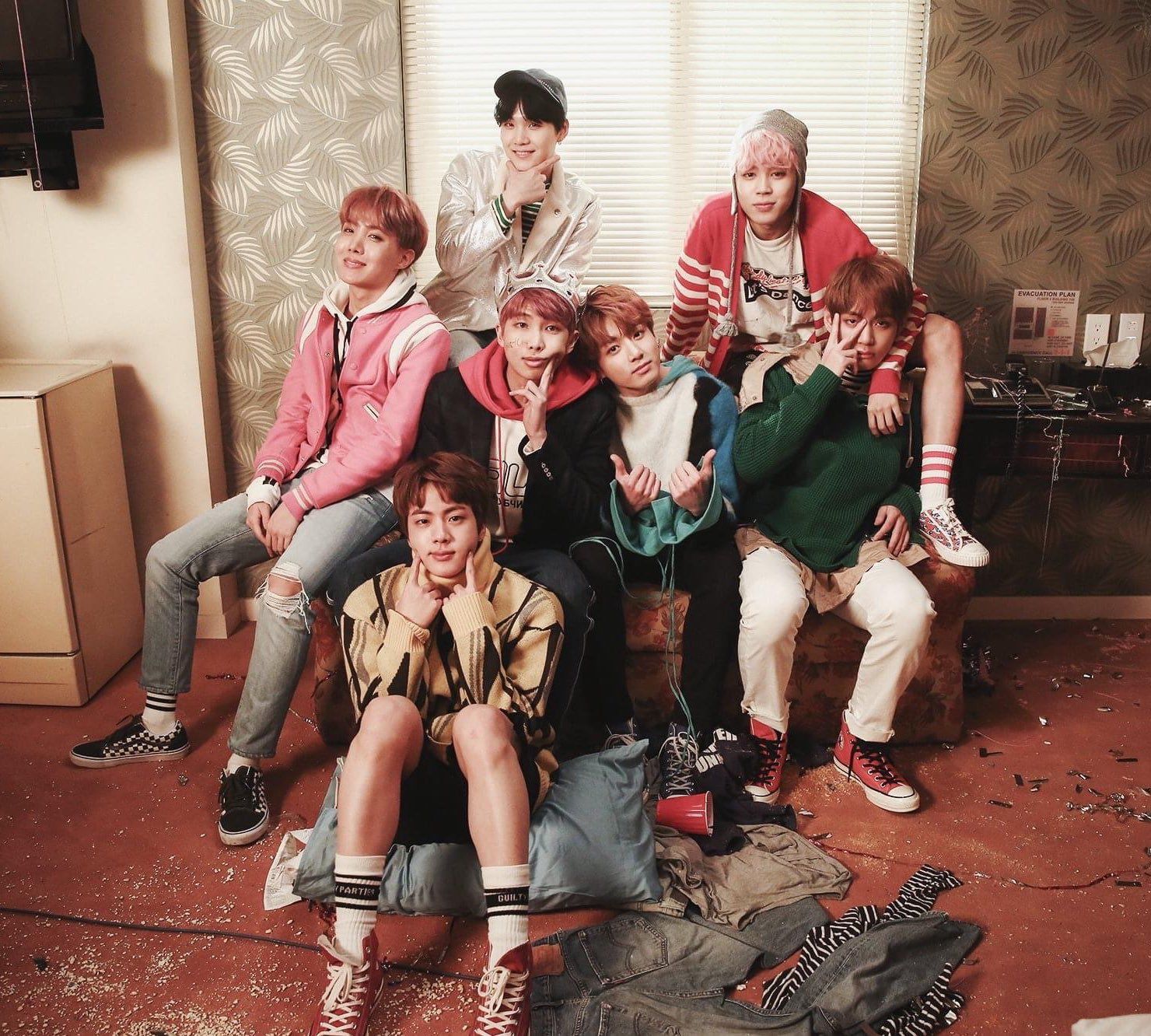 Phần nhạc bắt tai và ca từ ý nghĩa giúp Spring Day không hề bị lãng quên (Ảnh: Internet)