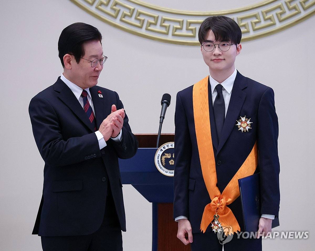Faker là tuyển thủ eSports nhận huân chương thể thao cao quý nhất Hàn Quốc (Ảnh: Internet)
