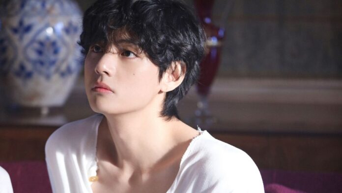 V không chỉ là nghệ sĩ solo nam Hàn Quốc có nhiều người theo dõi nhất trên Instagram mà còn là thành viên BTS sở hữu lượng follower cao nhất