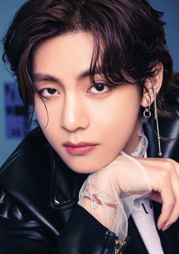 Kể từ khi xuất ngũ, V liên tục cho thấy sự bận rộn và năng động trong các hoạt động solo