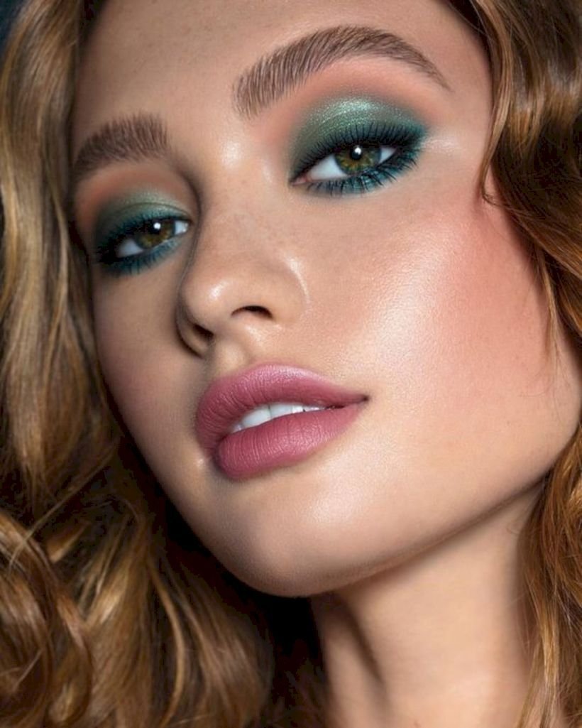 Mắt khói tông màu đá quý