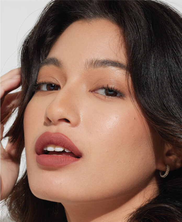 Son môi lì mịn như nhung, không gây khô