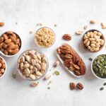 Dùng hạt thay cho đồ ăn vặt kém lành mạnh