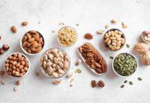 Dùng hạt thay cho đồ ăn vặt kém lành mạnh