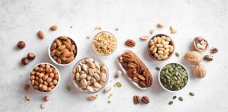 Dùng hạt thay cho đồ ăn vặt kém lành mạnh