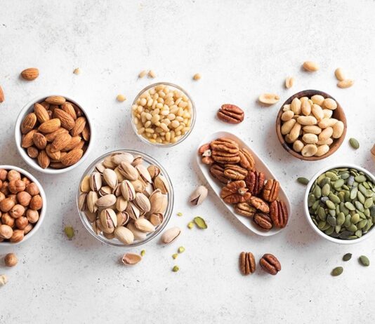 Dùng hạt thay cho đồ ăn vặt kém lành mạnh