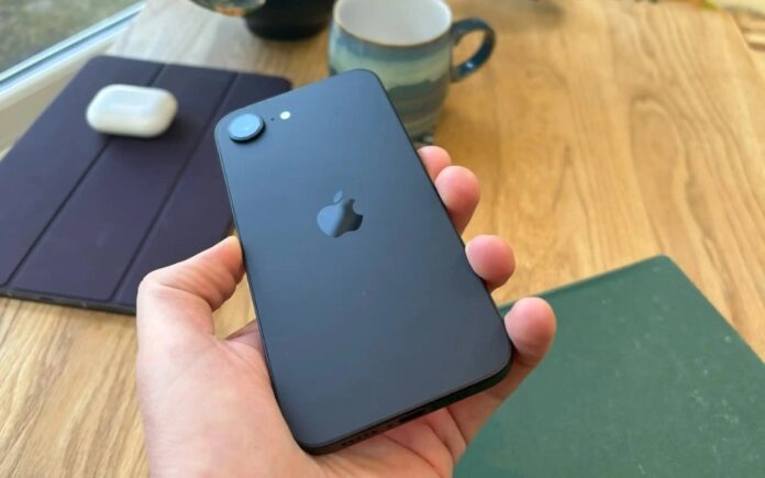 iPhone 17e sử dụng camera chính 48MP nhưng không có camera Ultra Wide như các bản iPhone 17 khác (Ảnh: Internet)