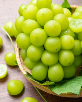 Để nho giữ được độ giòn và không bị nhũn, ngăn mát tủ lạnh mới là nơi bảo quản phù hợp nhất