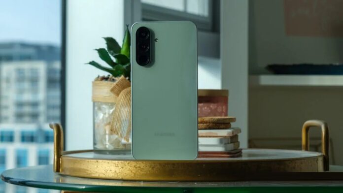 Mặt lưng của điện thoại Galaxy A56 (Ảnh: Internet)