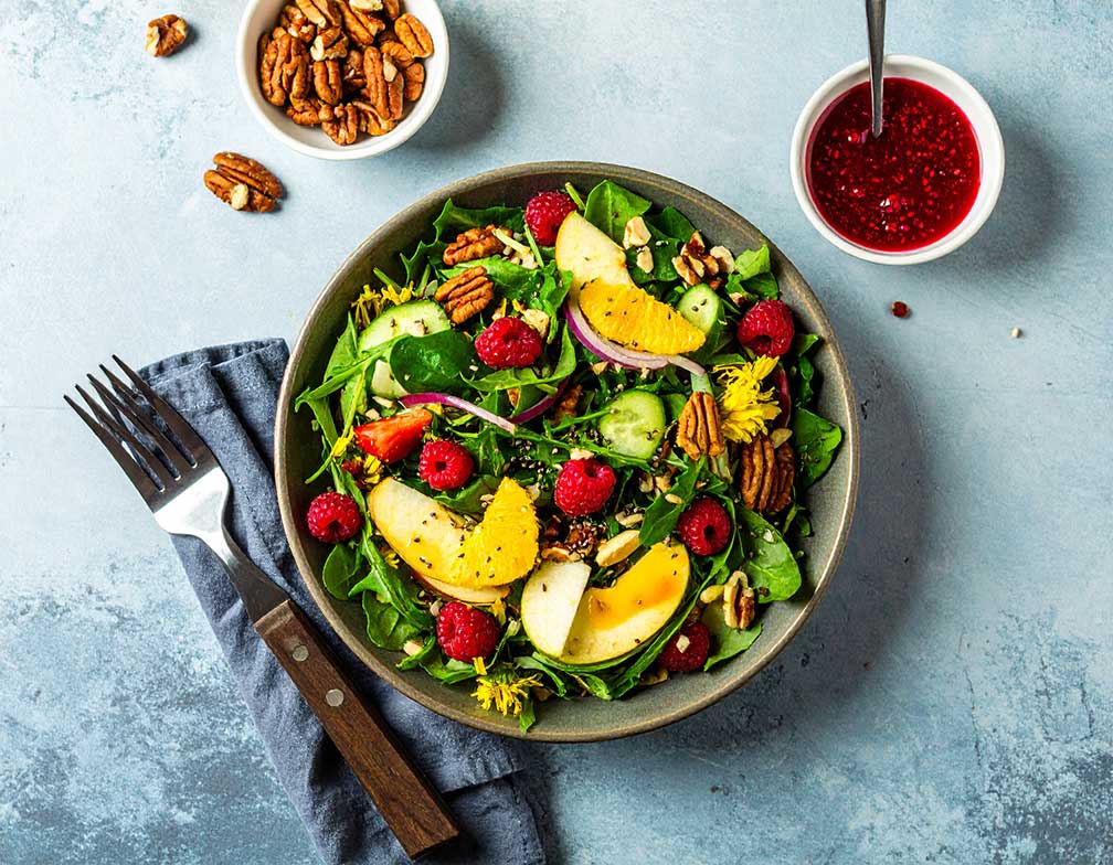 Lá bồ công anh là nguồn cung cấp canxi và vitamin K dồi dào