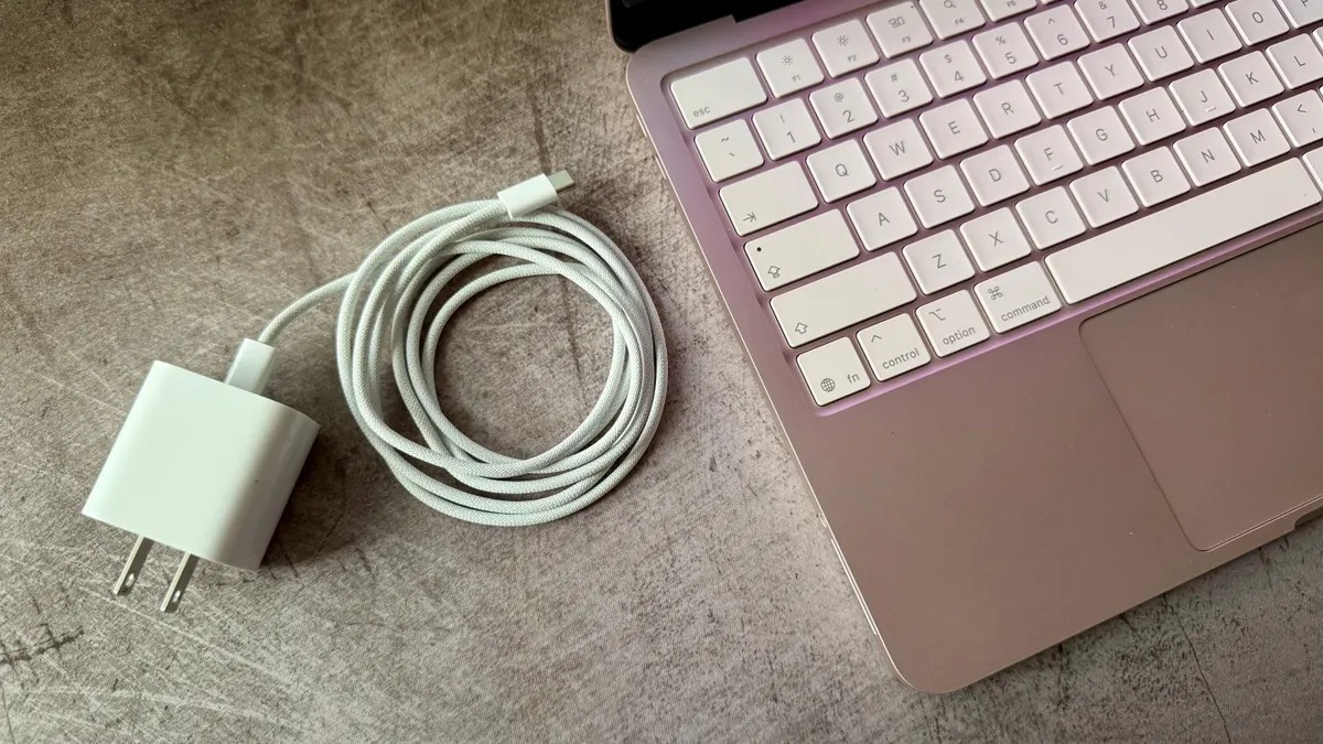 Thời lượng pin xem video liên tục của MacBook Neo có thể lên tới khoảng 16 giờ (Ảnh: Internet)