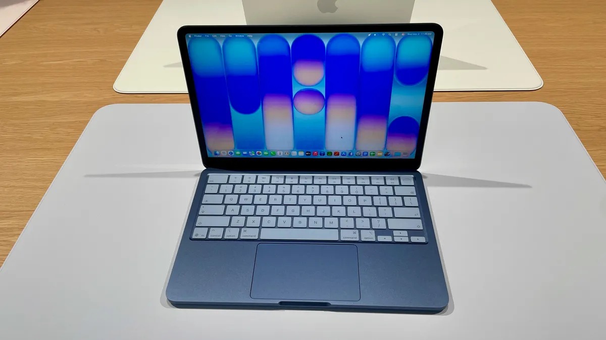 Macbook Neo màu Xanh Indigo (Ảnh: Internet)