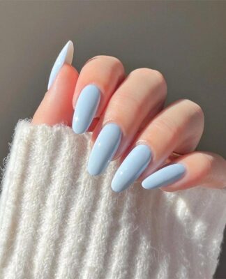 Những màu sơn móng tay sẽ “phủ sóng” khắp nơi vào mùa xuân này Xanh da trời nhạt