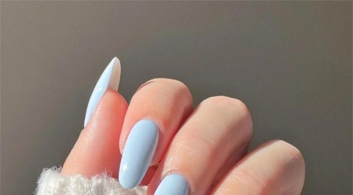 Những màu sơn móng tay sẽ “phủ sóng” khắp nơi vào mùa xuân này Xanh da trời nhạt