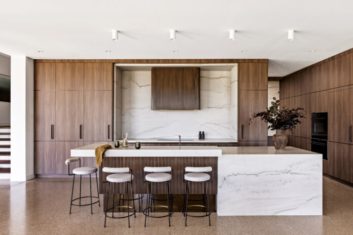 Tủ bếp đơn giản nhưng chất lượng cao giúp căn bếp trông thanh lịch và bền dáng theo thời gian