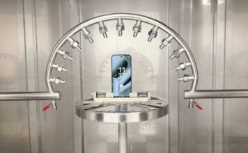 Kiểm tra xếp hạng IPXR của điện thoại Pixel (Ảnh: Internet)