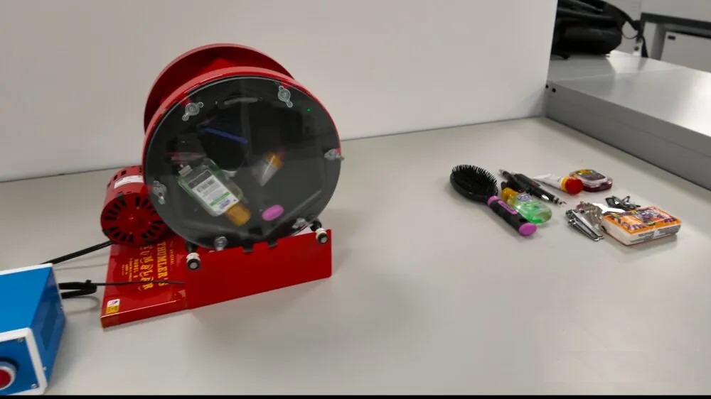 Thử nghiệm va đập tại phòng thí nghiệm Pixel (Ảnh: Internet)