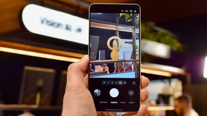 Samsung Galaxy S26 Ultra cải thiện khả năng chống rung khi quay video, với tính năng khóa đường chân trời giúp khung hình ổn định hơn khi di chuyển (Ảnh: Internet)