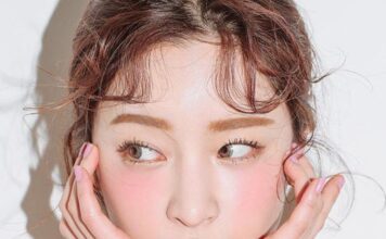 Gợi ý các kiểu trang điểm thật xinh cho ngày Valentine Phong cách trang điểm đơn sắc với tông hồng là lựa chọn hoàn hảo cho những ai yêu vẻ đẹp đáng yêu, nhẹ nhàng