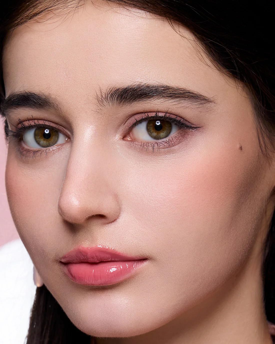 Nếu bạn không thích trang điểm đậm, phong cách trang điểm siêu tự nhiên chính là lựa chọn lý tưởng