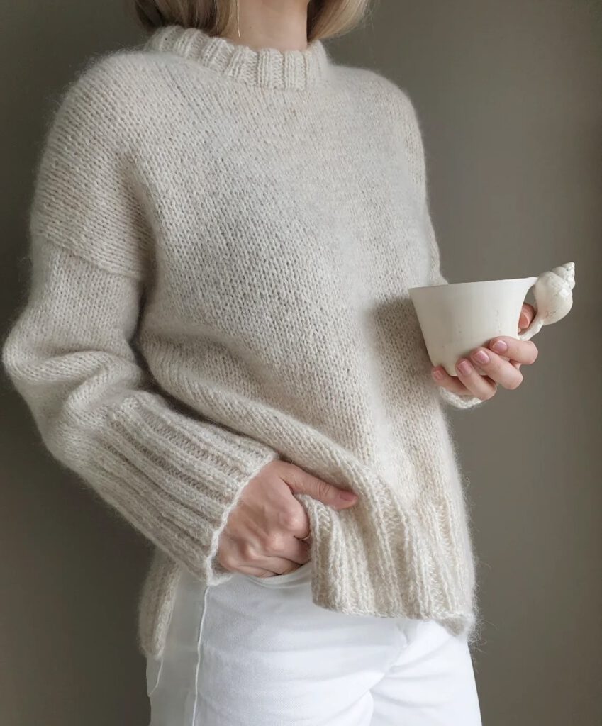 Áo len dệt kim màu trung tính