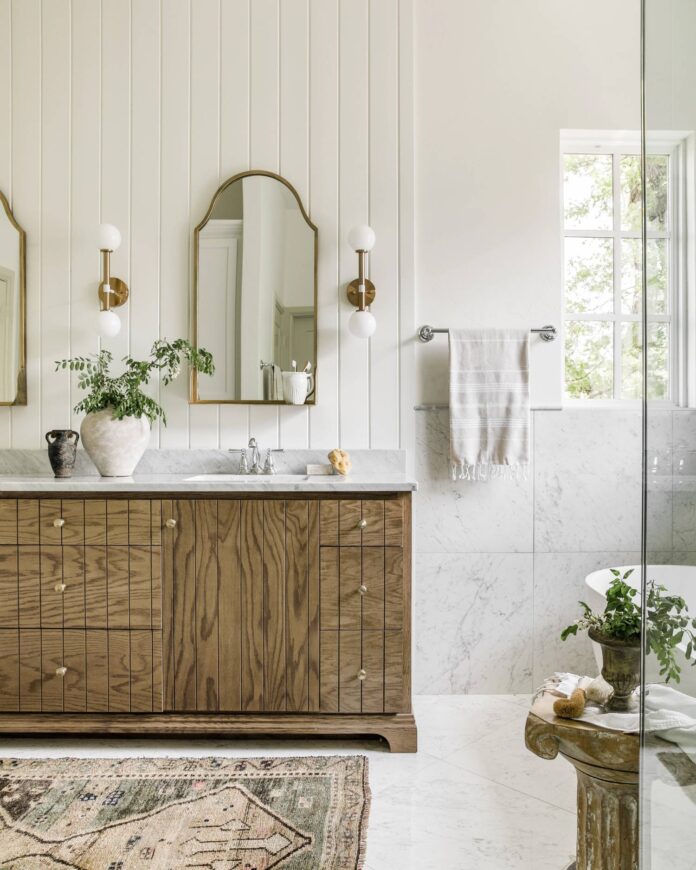 Sự giao thoa giữa cũ và mới mang đến một sức hút rất riêng cho phòng tắm