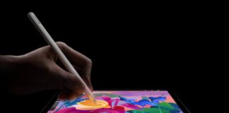 Sử dụng Apple Pencil Pro phác thảo trên iPad Mini 7.