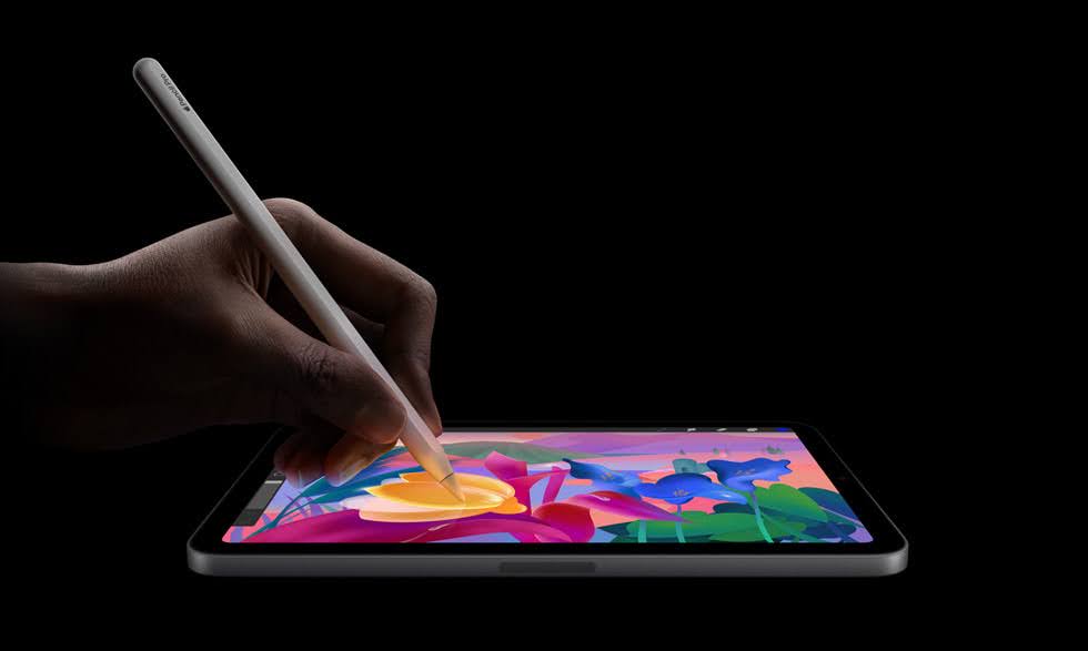 Sử dụng Apple Pencil Pro phác thảo trên iPad Mini 7.