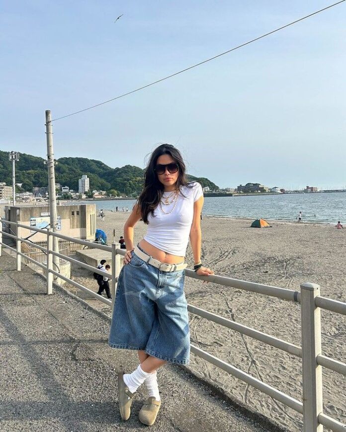 Áo Baby-tee + Quần Bermudas Denim