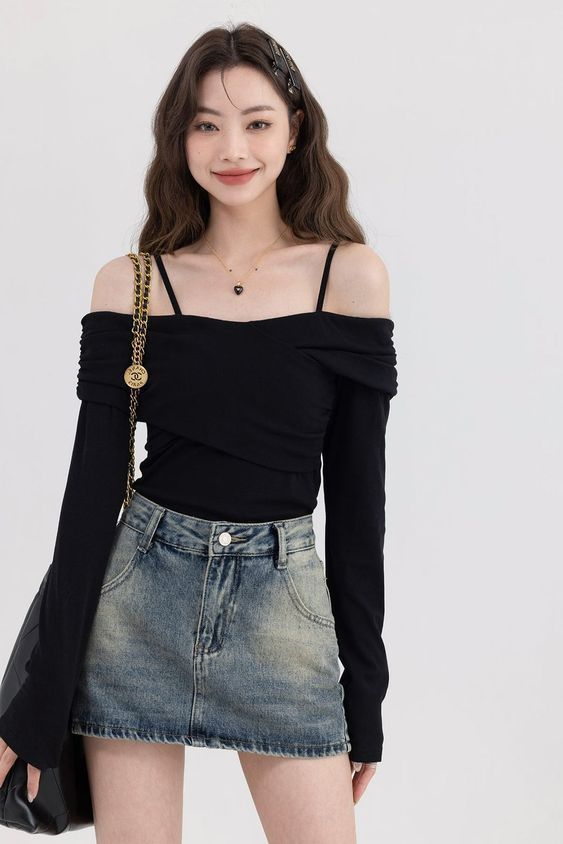 Phối chân váy jean năng động cơ bản (Nguồn: Internet)