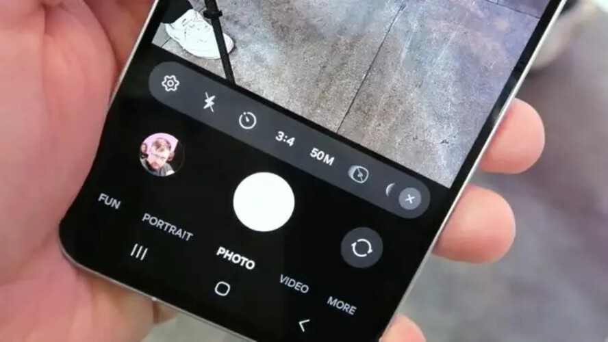 Camera 50MP đi kèm góc siêu rộng 13MP và macro 5MP, hỗ trợ quay 4K 30 FPS, cải thiện nhẹ chống rung (Ảnh: Internet)