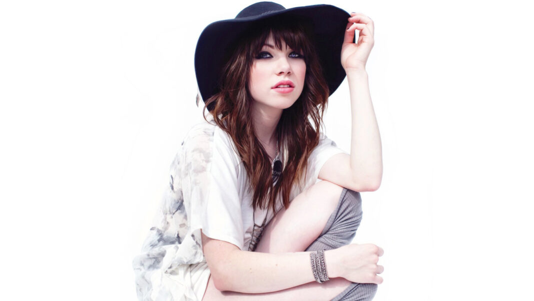 carly-rae-jepsen-with-hat-wallpaper