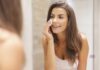 Chăm sóc da tuổi 20: Bạn đã biết? Tẩy trang kỹ trước khi đi ngủ