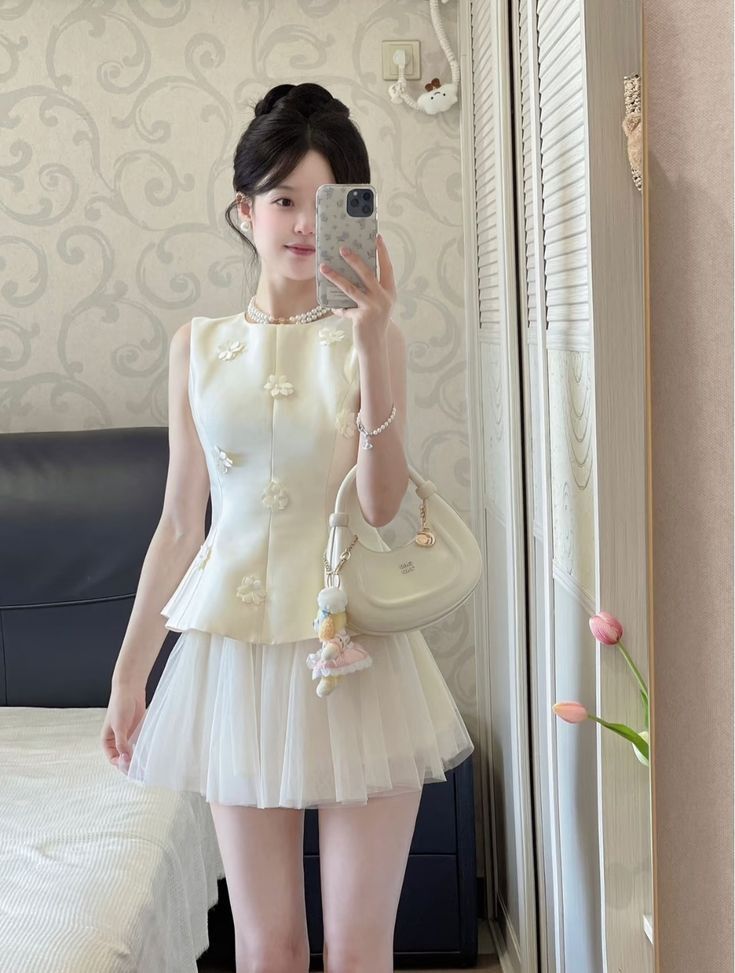 Phối cùng áo dáng Peplum