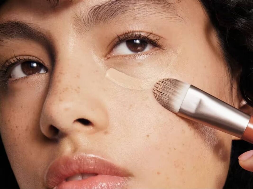 Không dùng kem che khuyết điểm quá nhiều