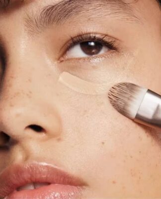 Không dùng kem che khuyết điểm quá nhiều