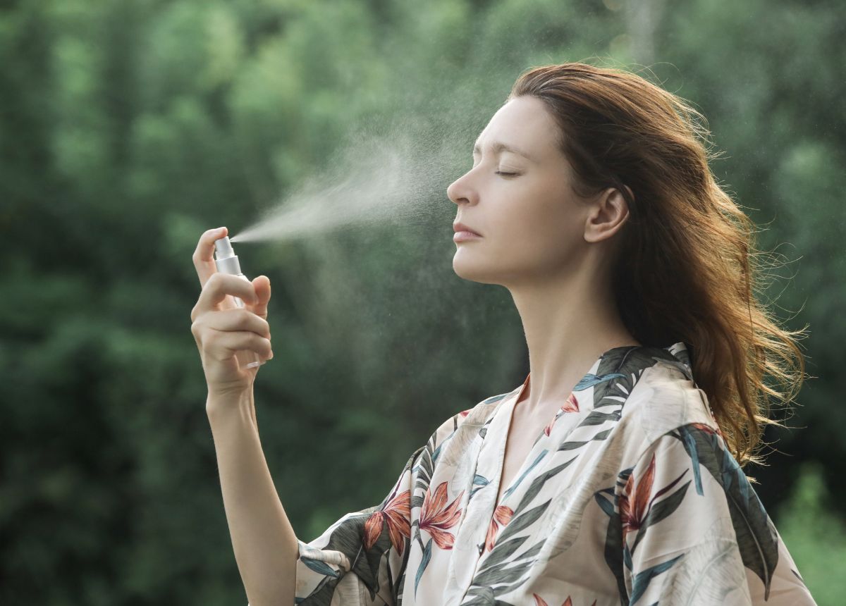 Có thể dùng xịt khóa makeup